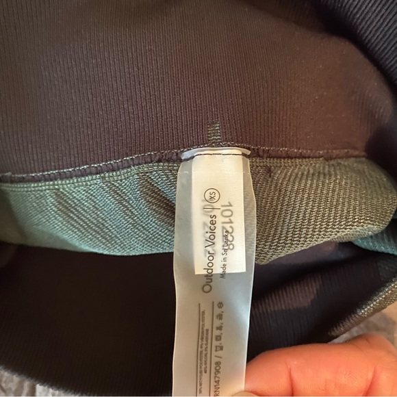 NWOT Outdoor Voices SeamlessSmooth 4" Short in Evergreen, Size XS - Picture 3 of 3